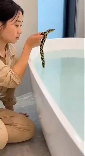 REAL in 1 Second”🐍