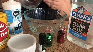 SO. MUCH. FUN! 🎄 https://hip2save.com/diy/make-christmas-tree-slime/ | Hip2Save