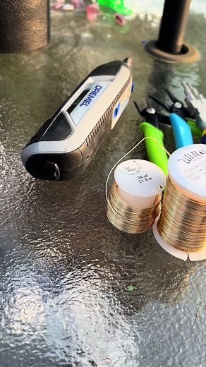 Wire wrapping tutorial using tumbled glass #wirewrapping #wirewrappedjewelry #handmadejewelry #fauxseaglass #CapCut