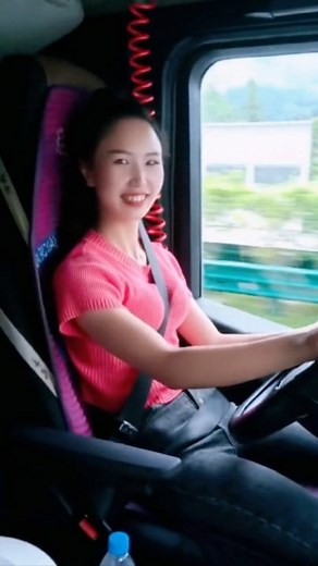 Beautiful girl drive a truck 🚛 #truckerlife #trucking #femaletrucker #truck #femaledriver #truckdriver #femaletruckdriver #ladydrivers | Lady Trucker