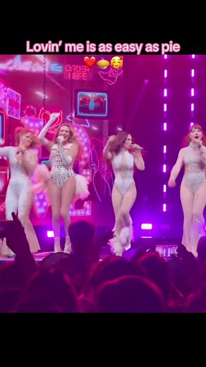 There were so many Love Machine’s at @The O2 last night 😍 so much love for our girls @Girls Aloud 🥰 🎥: xkatlynm #girlsaloudlondon #thegirlsaloudshow #cherylofficial #cheryltweedy #cherylcole #ga #kimberleywalsh #nicolaroberts #nadinecoyle #o2london #lovemachine