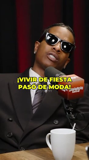 STRYTT on Instagram: "Cuál es mejor planazo?! Juntada en casa con amigxs o pegársela el finde en la joda? 😇😈 @asaprocky"