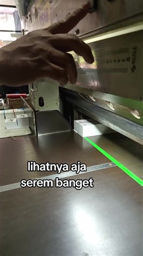 proses potong name card