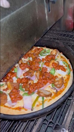 Chicken tikka masala pizza 🍕 #pizza #food #chickenpizza #pizzalover #pizzalover #foodie #fastfood