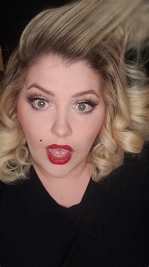 Marilyn Monroe Inspired Hair Tutorial for Glamorous Curls