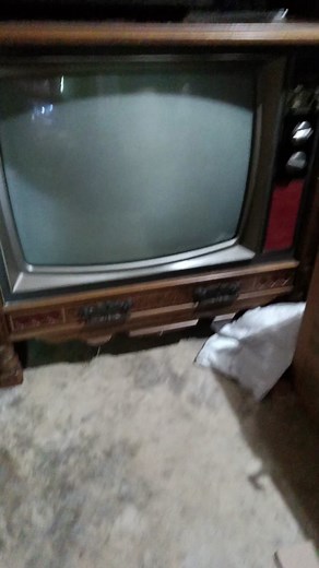 VIDEODISC PLAYER!!!!!!!! #rca #videodisc #ced #rcaced #rcavideodisc #movies #stallone #firstblood #rambo1 #rambo #vintage #antique #stylus #moviesonrecords #capacitiveelectronicdisc #obsolete #obsoletetech #outmoded #nostalgia #80s #familymovienight #movies #movie #movienight