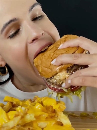 ASMeRi Eats no TikTok