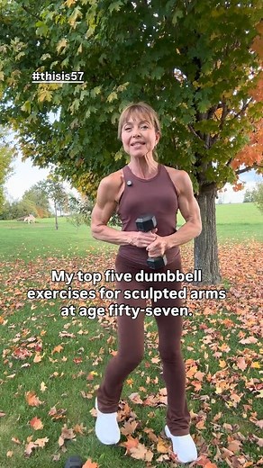 You don’t need heavy weights to get beautifully sculpted arms. I always use light weights with strict form — because technique matters more than load when you’re building lean muscle after 40. Here are my go-to moves: 1️⃣ Concentration Curl – Slow and controlled to target your biceps for that defined upper-arm look. 2️⃣ Tricep Kickback – Keeps the back of your arms tight and toned (no more “wave” jiggle). 3️⃣ Shoulder Press – Builds strong, sculpted shoulders to lift and frame your upper body. 4