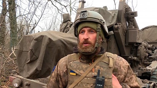 Ukrainian Artillerists Work Hard To Maintain Old Howitzers From Estonia