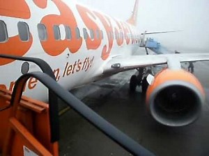 Boarding Easyjet Boeing 737-700