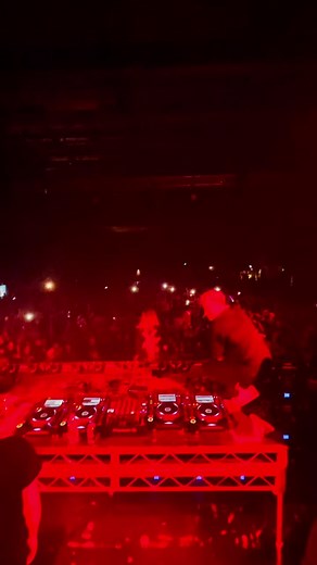 Energetic Star Wars EDM Dubstep Performance