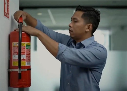 When is the RIGHT time to refill your fire extinguisher? Most people don't think about it until they desperately need it, but a properly functioning fire extinguisher is your FIRST line of defense in an emergency! Knowing when to refill or replace yours could save your home, your business, and even your life. In this quick video, we're breaking down the crucial signs and timelines you need to know to ensure your fire extinguisher is always ready to protect you. We'll cover: 📆 Expiration Dates: 