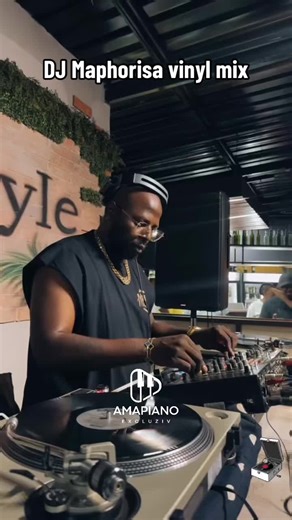 DJ Maphorisa mixing vinyl