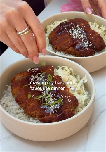 We’ve been craving tonkatsu ever since we came back from Japan!! So easy & this sauce is unreal 🤤 Ingredients: 2 chicken or pork schnitzels 2-3 cups white cabbage, shredded 1 tbsp kewpie mayo 1 tbsp rice or white vinegar 1 tsp soy sauce 1 tbsp honey Sesame seeds & spring onion, to serve Tonkatsu sauce: 2 tbsp tomato sauce or ketchup 1 tbsp Worcestershire sauce 1/2 tbsp soy sauce or oyster sauce 1-2 tsp honey Method: 1. Cook the schnitzels in the oven or air-fryer for 15 minutes until crispy, fl