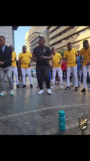 O farafarilwe ke Mangeloi a diketekete with the song owner, Potsiso #dikakapatsammino #ofarafarilwekemangeloi