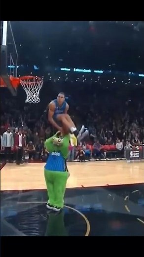 One of the Greatest Dunk Contest Moments EVER 👀🔥 #dunk