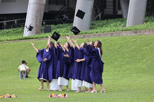 Fewer uni graduates in 2024 found full-time work, but they had higher pay: Survey