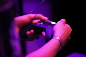 【eスポーツ選手向けセルフケア動画コラム#11】肘の痛み・前腕の痺れに効くツボ「小海（ショウカイ）」 (2019年9月15日) - エキサイトニュース