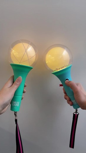 【Pre-order ends soon!】 Check out the official #MIKUEXPORewind Glow Stick!! The one on the right is MIKU EXPO Rewind new glow stick!! You can change 7 patterns of light colors by pushing the button💫 🔻Order yours here: https://www.hobbystock.jp/sp/mikuexpo2022/en.html | Hatsune Miku