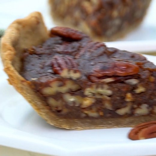 A delicious vegan pecan pie that's PERFECT for the holidays! Written Recipe Here: https://thishealthykitchen.com/vegan-pecan-pie/ | This Healthy Kitchen
