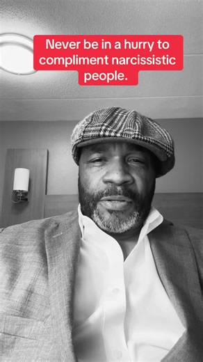 Understanding Narcissistic People: The Risks of Complimenting