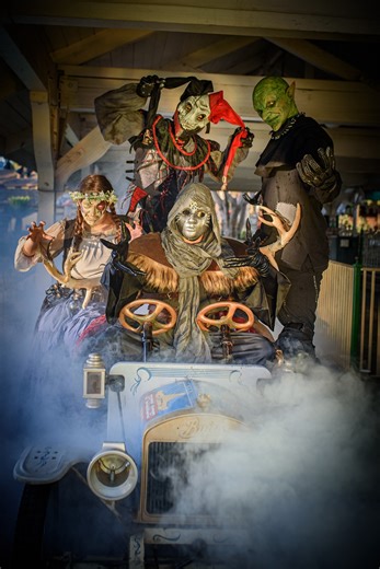 🎢 Kick off your weekend with epic rides and haunting thrills! 👻🎤 Enjoy live shows, spooky snacks, and unforgettable nights at Castle Dark. Don’t miss your last chance for chills and fun! 🕛🍬 Castle Dark ends 11/01 #CastleDark #ThemePark #CastleParkRs #HauntMazes #ScareZones #HalloweenFun #RiversideCA #ThingstodoIE | Castle Park