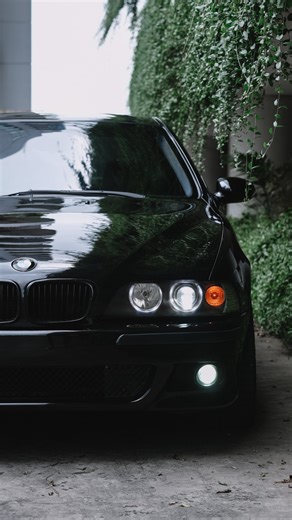 Lucky Valasta on Instagram: "BMW E39 528i AT Th. 2000 Maintenance: ✅ Oli mesin baru ✅ Busi-busi baru ✅ Filter oli baru ✅ Filter udara baru ✅ Filter bensin baru . Parts: ✅ Bodykit M5 Style ✅ Ducktail M5 Style ✅ Velg M5 Style 65 ✅ Spion M5 Style . - Low Kilometer 75 ribu - STNK, BPKB, plat S pajak on 04-2026 plat 2030 - Head unit OEM BMW - Black Exterior Cat Mulus - Grey Montana Leather Interior 100% Utuh - Headlamp & Stoplamp Original - Mesin Kering No Faults - Kaki senyap khas Serie 5 - AC Sanga