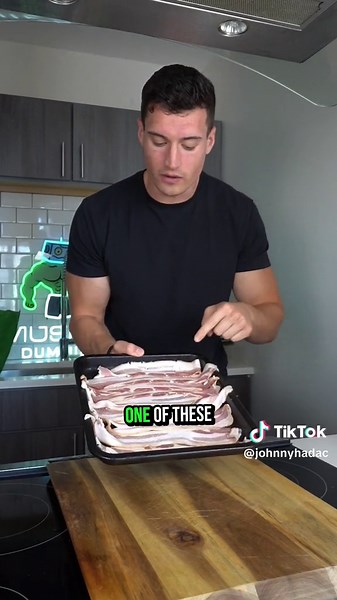 Breakfast power✅ Enjoy the recipe!⬇️ ▪️10 slices of bacon ▪️6 eggs ▪️2 cups egg whites ▪️8 low carb tortillas ▪️1 slice of pepper jack cheese ▪️ these wraps are 260 calories with 24 grams of protein Make sure to get the total weight loss E-cookbook for the huge discount on the hardcover coming in a few weeks! For over 300 macro friendly recipes, tip sheets for success, budget friendly grocery lists, and all of my simple expert tips - check out the Total Weight Loss Cookbook for everything you ne