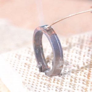 Creating a dazzling crystal ring with epoxy resin! | 5-Minute MAGIC