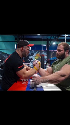 denis vs Bodybulder in armwrestling | # #armwrestling #propanjaleague #motivation
