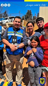 🏠Este viernes comenzó la construcción de la primera casa de emergencia en el sector San Jorge. La señora Mónica estuvo presente en los trabajos junto al equipo municipal encabezado por el alcalde Héctor Muñoz Uribe, quienes destacaron la importancia de iniciar rápidamente el proceso de reconstrucción y la instalación de las primeras viviendas provisorias. ¡Seguimos trabajando por los vecinos afectados!✨ | Municipalidad de Concepción
