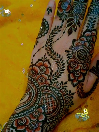 Beautiful Simple Mehndi Designs for Eid 2025