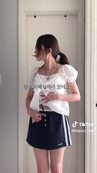 29위크 무진장 세일 쇼핑템 기록이자 추천🤍 29cm 무신사 추천템 🗒️🤍 @jansport_korea (무신사) 하프파인트 미니백팩 POLKA DOT BLACK @rolarola.official (무신사/29cm) SAGGING TRACH SHORTS NAVY @foeto.shop (29cm) ETO logo patch off tee @citybreeze_official (무신사/29cm) 유틸리티 와이드 팬츠 #29cm추천 #무신사추천 #패션계정 #reels #룩북