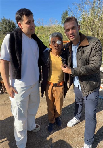 🚨 NECESITAMOS AYUDA URGENTE Este señor es peruano 🇵🇪 y lleva más de 1 año viviendo en la calle en Barcelona… lejos de su familia, sin recursos y sin una forma de volver a casa. Hoy queremos hacer algo diferente. No solo contar su historia… queremos cambiarla. Estamos intentando reunir el dinero para su pasaje de regreso a Perú, para que pueda volver con los suyos y tener una segunda oportunidad. 🙏 A veces, algo tan pequeño como compartir este vídeo puede llegar a la persona indicada y cambia