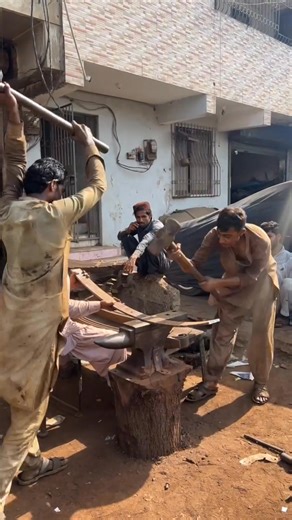 How Mechanic Shapes Truck Leaf Spring by hand #mechanic #autorepair #leafspring #truckrepair #workshop #hardwork #heavyduty | Skills revealed | Facebook