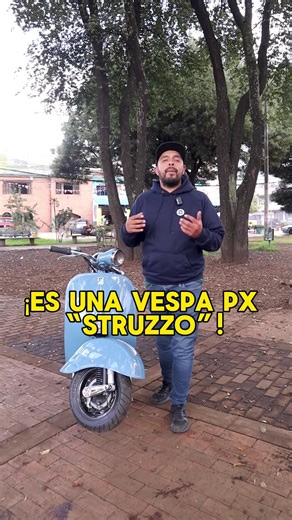¡Una pieza que no encontrarás todos los días! Hoy traemos un breve review de esta Vespa PX inspirada en la Vespa VL1 “Struzzo” de los 50s. Hablamos de su mítico estilo de la época, su mecánica y su singular modificación. Cuéntanos que te parece, ¿La tendrías? 😎 #struzzo #vespaclassic #vespacustom #vespapx #malossi #dellorto #vintage #review #enventa #custom #customized