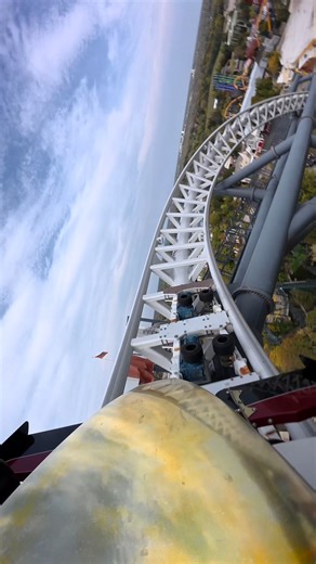 Launch into the holiday season with a virtual ride on Maxx Force! 🎄 #SixFlagsGreatAmerica | Six Flags Great America/Hurricane Harbor