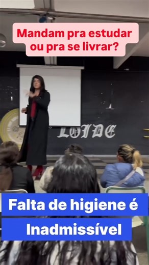 O óbvio também precisa ser dito! 🗣️🧼 ​Muitas vezes, a escola acaba assumindo funções que são primariamente da família, mas a higiene pessoal é uma questão de dignidade e saúde da criança. ​Como foi dito no vídeo: a falta de banho ou cuidados básicos não afeta apenas o aprendizado, mas a socialização. O aluno acaba sofrendo bullying, sendo isolado pelos colegas e tendo sua autoestima afetada. Cuidar da higiene do filho é um ato de amor e proteção. ❤️ ​💬 Qual a sua opinião? Até onde vai o papel