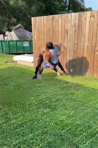 He is luck bro didn't use that thing he got under his arms after getting punched for no reason