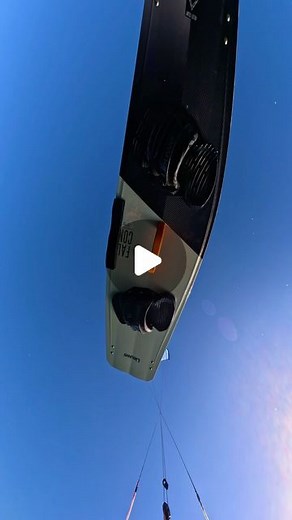 LORENZO CASATI / KITESURF on Instagram: "Feels like playing a videogame🕹️🎮🔥🚀 . . . 🪁 @harlemkitesurfing 🛹 @lieuweboards 🏄‍♂️ @appletreesurfboards ⌚️ @the_surfr_app 🏨 @lumin.cremia 🌊 @lazykiteschooltarifa"