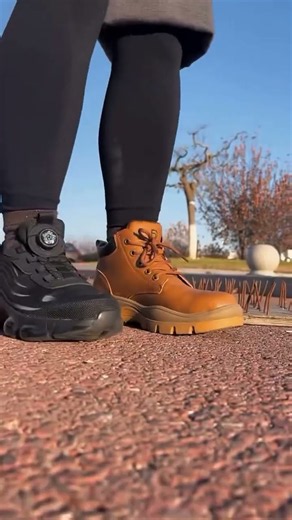 Product Link in Bio ( # 1825 ) 1️⃣Men Ultra-Light Safety No-Tie Heavy Duty Sneakers