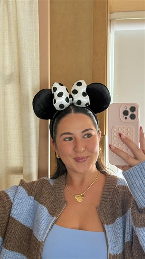 Jessica Lee on Instagram: "first YouTube vlog & of course it's a Disney one 🧸🎢🧚🏼‍♀️🎬 linked in my bio & stories hehe"