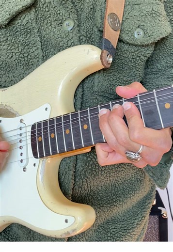 Explore Volume Knob Fuzz Clean Up Tones on Guitar