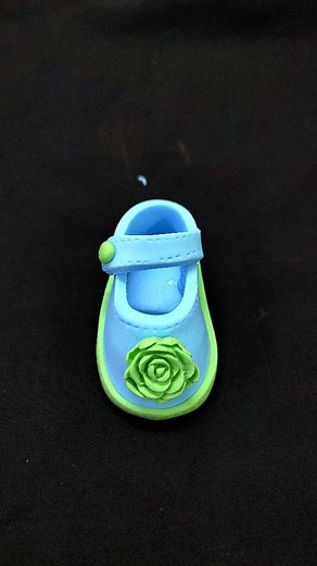 74K views · 131 reactions | How to make fondant baby shoe / fondant baby shoe / cake topper / fondant shoe . . . Hi this is easy way to make fondant baby shoe... You can try this and and send.. . . . #fondant #fondantshoe #fondantbabyshoe #fondantdoll #fondantfigurine #caketopper #cake #cakes #cakedesign #cakedecorating #birthdaycake #weddingcake #gumpaste #modellingchocolate | Antony Bidesh | Facebook