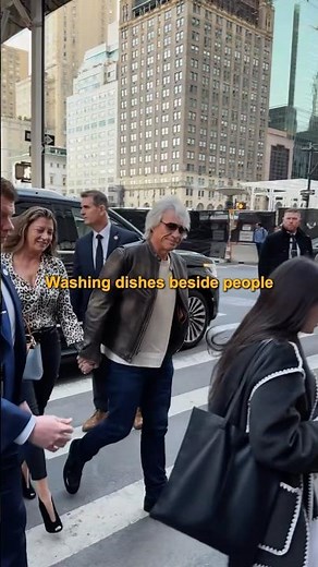 Jon Bon Jovi – the rock star washing dishes for strangers. #motivationalspeech #celebrity #shorts