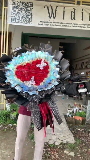 Buket mawar jumbo+uang 20 lembar🩵❤️🖤