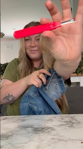 easy thrifting + upcycling tip 🪡🧵🛒 remove logos & labels from your clothes