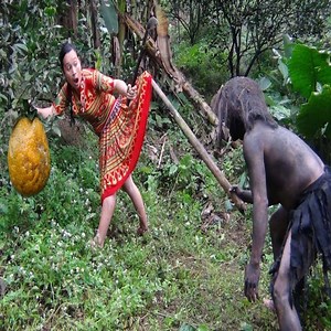 Primitive Life - Girl Find Food for Survival meet Forest People Primitive Credit: Wild Survival Daily #ForestPeople #PrimitiveLife #Survivalmeet | Animals Daily Life