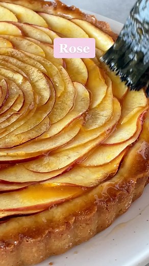 Простой рецепт розового яблочного пирога