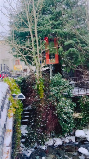 A snowy morning in Coniston ❄️ Beautiful scenes in the Lake District this morning. Thankfully snow ploughs and gritters gave been busy keeping roads clear in and out of Coniston 🚜 Keep an eye on what’s happening in Coniston, Lake District on our village webcam: https://www.coppermines.co.uk/webcam/ | The Coppermines & Lakes Cottages